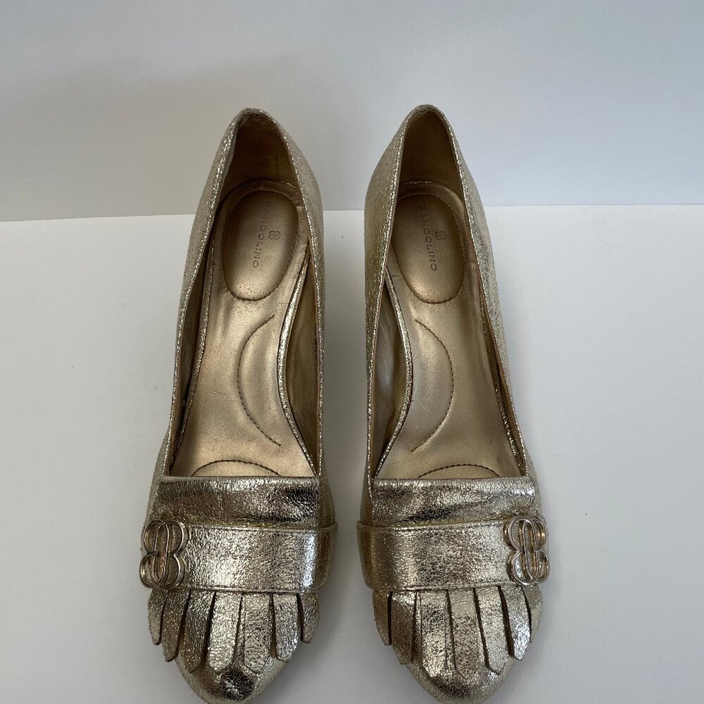 Gold block heel pump with fringe